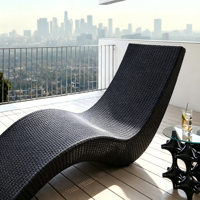 Hochwertige Outdoor-Lounge-Liege & -Stuhl Sonnenliege Maßgefertigt aus PE-Rattan mit Gewebten Riemen und Kordeln für Hotel, Ferienhaus und Pool