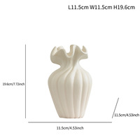 Vases en céramique Dehua en gros, nouveau style européen, en bisque haute température, à bord festonné, pour arrangement floral domestique et de bureau