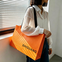 Sac cadeau en papier kraft de luxe écologique avec logo personnalisé et poignées en ruban pour l'emballage de bijoux et la vente au détail