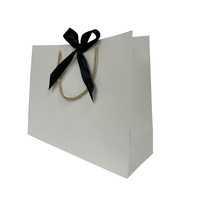 Sac en papier blanc pour chaussures et vêtements, avec logo personnalisé, poignée laminée, sac cadeau réutilisable, matériaux recyclés, classique, pour exposition et artisanat