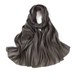 Nouveau hijab en jersey satiné premium brillant et soyeux de Malaisie, châle polyvalent pour femmes musulmanes, hijab en satin froissé - Product Image 4