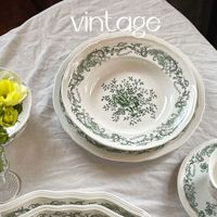 Service de vaisselle en céramique vert olive vintage français, motif floral en relief, compatible micro-ondes, assiette, bol, tasse, soucoupe, forme ronde