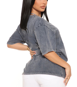 T-shirt da <span class=keywords><strong>donna</strong></span> girocollo 100% cotone stampata a <span class=keywords><strong>maniche</strong></span> <span class=keywords><strong>corte</strong></span> con spalle scese, vestibilità ampia, con dettagli ricamati a quadri/punti e bottoni - Product Image 6