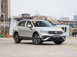 Voiture d'occasion <span class=keywords><strong>2023</strong></span> <span class=keywords><strong>Volkswagen</strong></span> <span class=keywords><strong>Tiguan</strong></span> L 380TSI <span class=keywords><strong>R</strong></span>-<span class=keywords><strong>Line</strong></span> AWD | SUV 7 places | 220HP 2.0T Essence 37000KM - Product Image 3