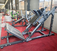 Machine à Squat Hack à Charge Libre 45 Degrés avec Coussin d'Épaule pour Salle de Sport Commerciale, Équipement d'Entraînement de Force en Acier Robuste et Réglable