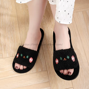 รองเท้าแตะผู้หญิงขายส่ง รองเท้าแตะใส่ในบ้านแบบกำหนดเอง น่ารัก ลายหน้ายิ้ม แฟชั่น รองเท้าแตะขนสัตว์ รองเท้าเพื่อความปลอดภัย - Product Image 6