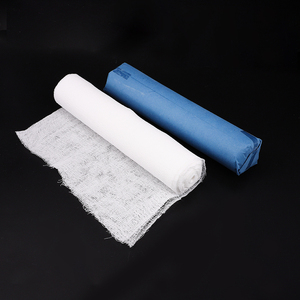 Rouleau de gaze extensible facile à utiliser de 90 cm x 5 m à 4 plis pour la fixation des bandages dans divers contextes médicaux - Product Image 5