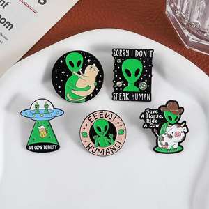 Gizem Alien emaye pimleri broş karikatür rozetleri sevimli takı özel ceketinizin toptan Metal kadın çocuk arkadaşlar aksesuarları - Product Image 4