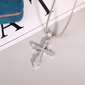 Collana con Ciondolo Geometrico per Donne, Gioielli Minimalisti alla Moda - Product Image 3