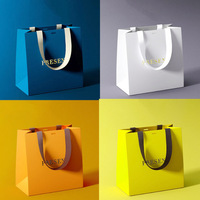Sac à provisions en carton pour vêtement de luxe écologique Sacs recyclables imprimés de logo personnalisé pour les chaussettes de laminage de gaufrage d'épicerie