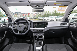 Utilisé pour <span class=keywords><strong>Polo</strong></span> Hatchback 2023 1.5L Automatique Gauche Foncé Faible Coût d'Entretien Durable Longue Durée Facile à Stationner Essence R15 Tissu - Product Image 5