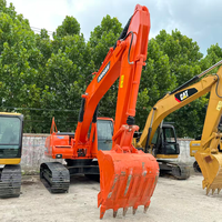 Excavatrice sur chenilles d'occasion Doosan DH225, système hydraulique complet, moteur, engrenages, prix avantageux, économique et suffisante pour les besoins.