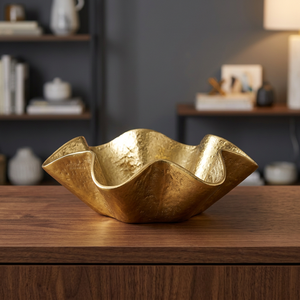Assiette décorative moderne en métal doré irrégulier, faite à la main, polie, design massif - Product Image 3