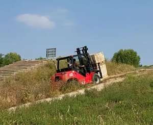 新工場直送3 3.5 4 5トンディーゼルエンジン4輪駆動全地形フォークリフトクロスカントリー使用時間共有オプション - Product Image 1