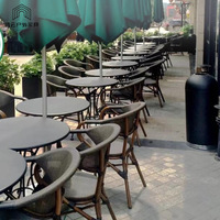 Ensemble de table et chaises en rotin pour restaurant, design moderne, non pliable, pour café et balcon, idéal pour les moments de détente