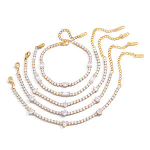 <span class=keywords><strong>Lot</strong></span> <span class=keywords><strong>de</strong></span> bijoux en gros : Ensemble <span class=keywords><strong>de</strong></span> bracelets tennis en <span class=keywords><strong>acier</strong></span> <span class=keywords><strong>inoxydable</strong></span> plaqué or avec zircone cubique assortie, 5 styles (Cœur, Émeraude, Ovale, Rond), entièrement pavé - Product Image 4