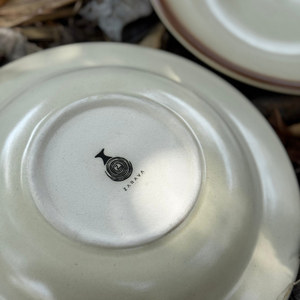 Bol Confortable Artisanal Haut de Gamme en Céramique Grès Écru, Texture Craquelée Élégante, Cuit à Haute Température, Idéal Hôtels et Restaurants de Luxe - Product Image 4