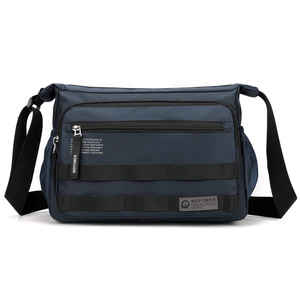 Sac bandoulière imperméable grande capacité en nylon, sac de voyage, sac bandoulière avec logo personnalisé pour unisexe - Product Image 1
