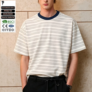 เสื้อยืดโอเวอร์ไซส์ลายทางผู้ชาย สกรีนโลโก้ได้ตามสั่ง คอโอ แขนสั้น ผ้าคลุมไหล่ถอดได้ น้ำหนัก 300 กรัม รับผลิตแบบ OEM ODM ขายดีอันดับต้นๆ - Product Image 1
