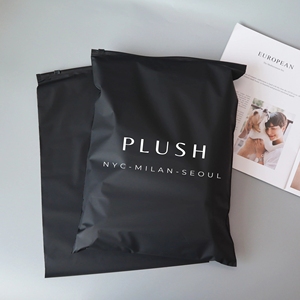 Vente chaude Personnalisé Noir Zip Lock Poly Sacs <span class=keywords><strong>pour</strong></span> Vêtements Logo Imprimé <span class=keywords><strong>Pochette</strong></span> À Capuche avec Fermeture Éclair <span class=keywords><strong>pour</strong></span> Emballage De Chaussures - Product Image 1