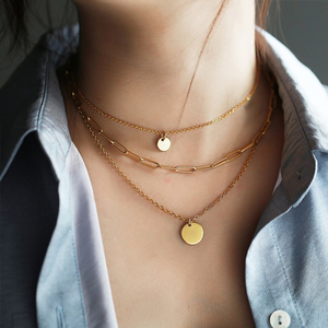 Collier délicat en acier inoxydable, chaîne à trois couches, avec pendentif en cercle, plaqué or 18k - Product Image 1