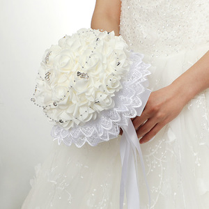 Bouquet de Mariage Romantique en Fleurs Artificielles Blanches Ivoire, Rose à Tenir à la Main pour la Mariée - Product Image 1