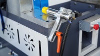Sierra de corte de perfil de aluminio de doble cabezal integrada de precisión CNC con hoja de 550 mm para muros cortina y ventanas