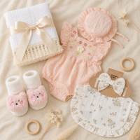 KAIYUE Nouveau Coffret Cadeau Bébé Personnalisé pour Nouveau-né, comprenant Barboteuse à Œillets, Bonnet, Bavoir Floral, Couverture d'emmaillotage et Chaussons Multicolores