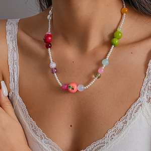 Collar con cuentas en forma de fruta para mujer, colgante redondo de resina con perlas de imitación, gargantilla, joyería de moda para uso diario - Product Image 4
