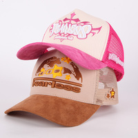 Gorra Trucker de 5 Paneles Personalizada de Fábrica en Gamuza con Logo Bordado y Visera Curva de Malla Transpirable