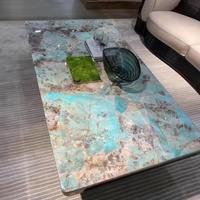 Table basse en marbre vert naturel, design moderne et luxueux, finition polie, mobilier de maison, salon, villa, appartement, aménagement