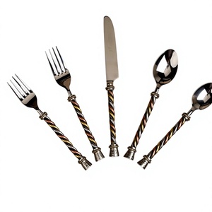 Juego de Cubiertos de Acero Inoxidable, Diseño Plano y Largo, Acabado Plateado Mate, Cuchillos, Cucharas y Tenedores, Acabado Negro Mate - Product Image 6