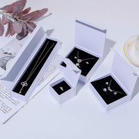 Boîtes à bijoux en carton avec fermeture magnétique personnalisées avec logo pour boucles d'oreilles, pendentifs, colliers - pour organiser et présenter vos pièces