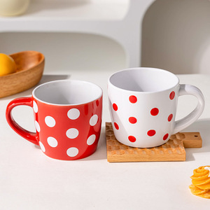 Tasses en céramique à pois, design rouge et blanc, tasse à café ou à thé, tasse individuelle, cadeau d'affaires, impression de logo personnalisée - Product Image 1