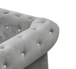 Sofá KD de tela de terciopelo gris para sala de estar, sofá de madera de 3 plazas con estilo de diseño clásico - Product Image 4