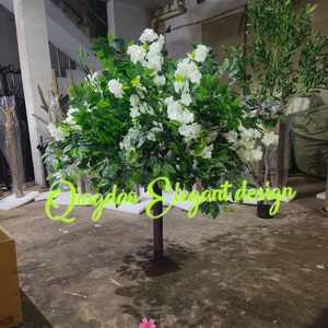 EG-VI041 ของตกแต่งงานแต่งงานในป่ามหัศจรรย์ ต้นไทรประดิษฐ์จากผ้าไหมสีขาวและสีเขียวสำหรับตกแต่งโต๊ะ - Product Image 3