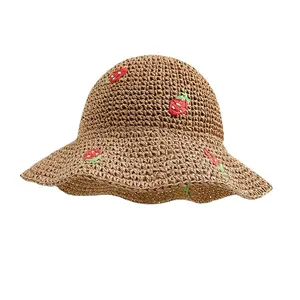 Mignon motif fraise enfants chapeaux à la main crochet chapeau de paille parc extérieur soleil seau chapeau