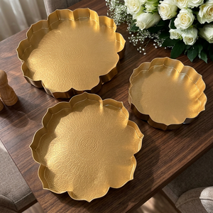 Assiettes décoratives en métal doré en forme de fleur, faites à la main, gravées, modernes, de luxe, pour mariage - Product Image 4