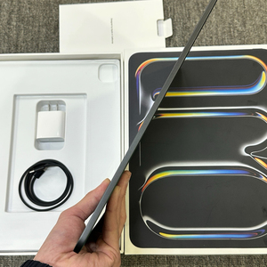 แท็บเล็ตมือสองคุณภาพสูง รุ่น Pad Pro M5 13 นิ้ว WiFi เวอร์ชั่นอเมริกา เกรด A+ พร้อมอุปกรณ์เสริมแท้ มีรอยขีดข่วนเล็กน้อย - Product Image 3