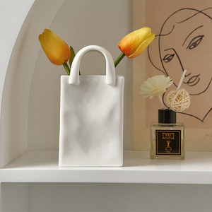 Wholesale Modern Small Table Home Decorative <strong>White</strong> Ceramic Porcelain Unique <strong>Flower</strong> <strong>Vase</strong> - Product Image 4