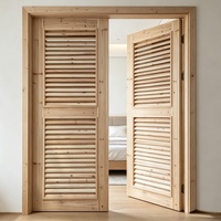 Porte intérieure à persiennes en cèdre massif, style campagnard pastoral, grain de bois naturel, porte de chambre en bois massif