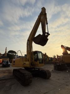 Excavadora sobre orugas Komatsu original usada en Venta caliente, Japón, 20 toneladas de peso operativo, bomba de Motor, construcción - Product Image 5