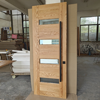 Porte en bois massif de chêne européen moderne et luxueuse avec vitre