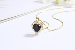 Collier tendance en laiton plaqué or 18 carats avec pendentif cœur en zircon Aaa et chaîne à maillons pour femmes - Product Image 4