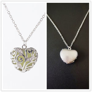 قلادة ريسينجمون الفاخرة, قلادة ذات النمط الزهري الفاخرة ، قلادة لامعة في الظلام ، مجوفة على شكل قلب - Product Image 3