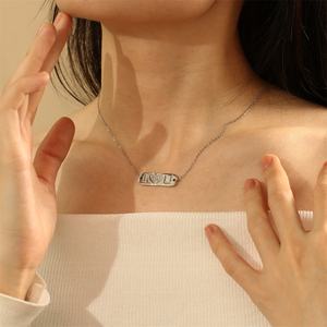 Meilleur cadeau de bijoux plaqué argent <span class=keywords><strong>MAMA</strong></span> <span class=keywords><strong>QUEEN</strong></span> BABY LUCKY I love U Letter Flower Zircon Charms Female horizontal Pendant Necklace - Product Image 3