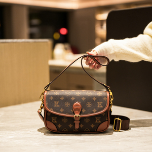 Bolso Cuadrado de PU con Patrón Geométrico de Alta Calidad, Cierre Magnético, Poliéster, Portátil, Diseño Antirrobo para Uso Diario - Product Image 5