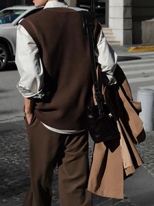 Lvlaea ठोस रंग पुरुषों वसंत शरद ऋतु के बाहरी स्वेटर बनियान आस्तीन रहित v-गर्दन ट्रेंडी पुरानी मुद्रा शैली पुरुषों के लिए रिबाल्ड बनियान - Product Image 6