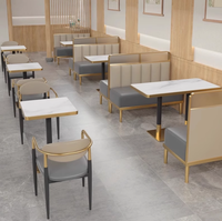 Ensemble de salle à manger au design moderne haut de gamme pour restaurant occidental Table en pierre de luxe avec cadre en métal doré Chaises en cuir de haute qualité