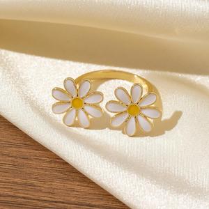 Ring with micro-inlaid flowersProfessional OEM ODM Service Expandable Structure Non-magnetic Steel Mixed wholesale - Product Image 4